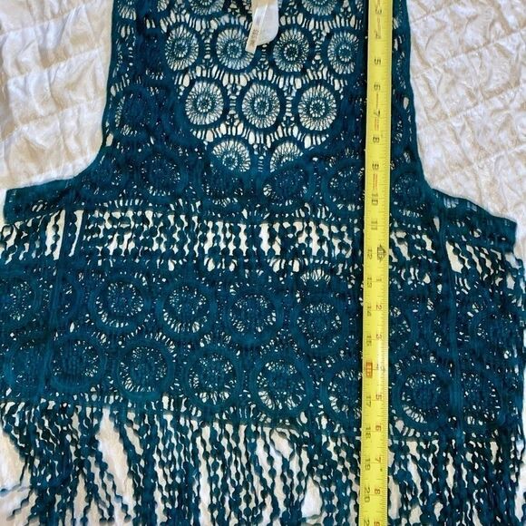 I LOVE SnS crouched teal fringe top - Picture 3 of 6